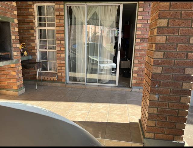 3 BEDROOM APARTMENT FOR SALE IN WATERVAL EAST